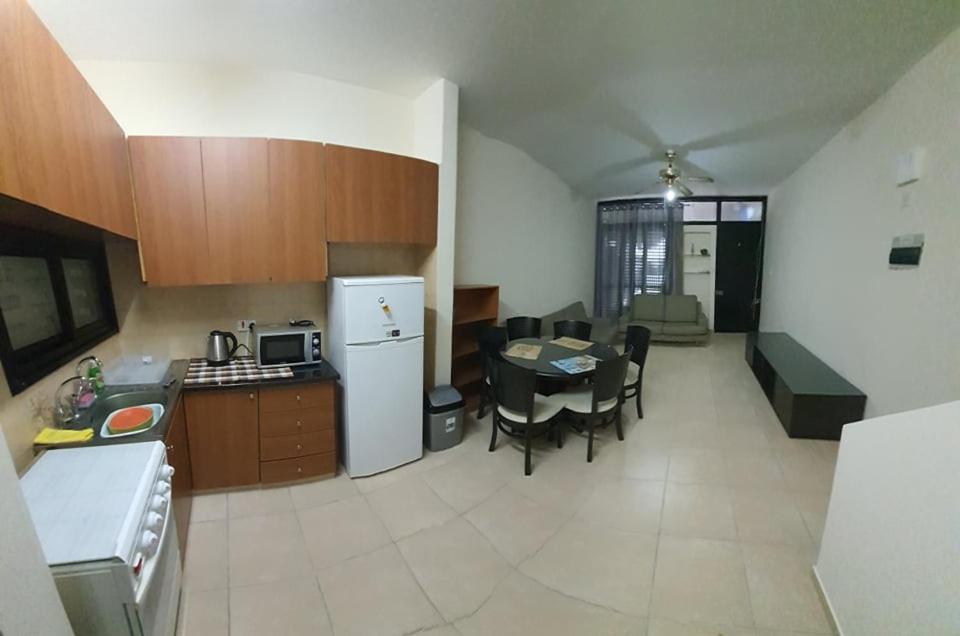 Lovely 2 Bedrooms In The Tourist Area In Paphos . Bagian luar foto