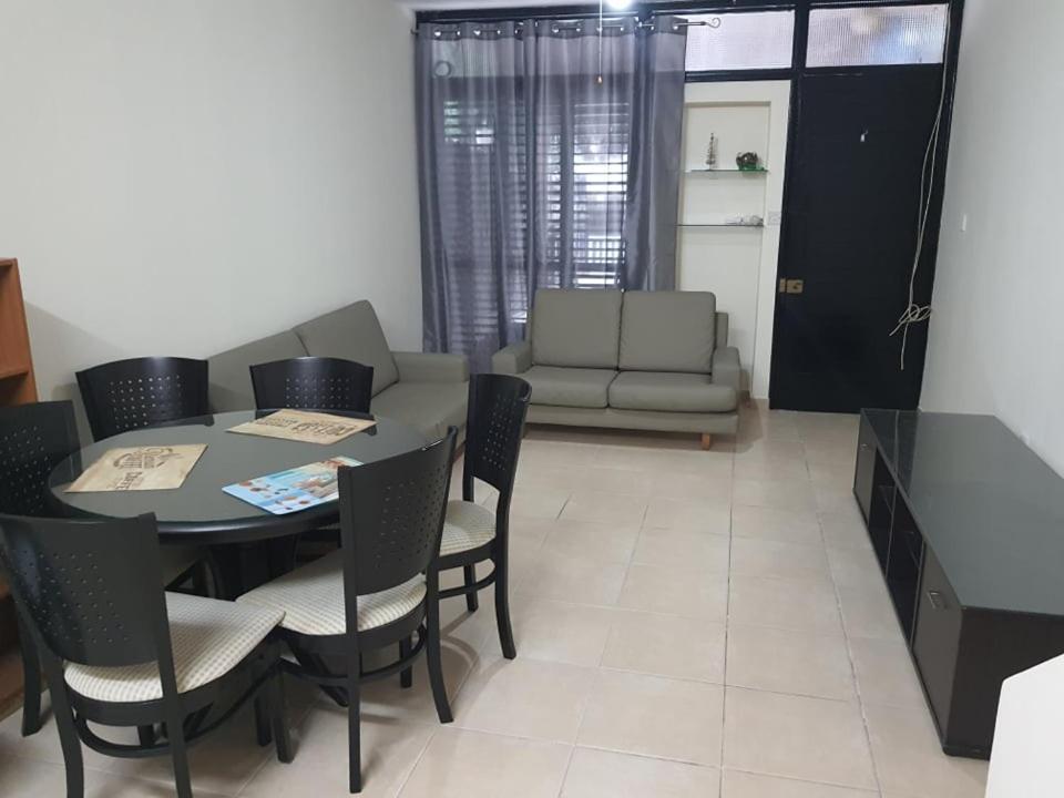 Lovely 2 Bedrooms In The Tourist Area In Paphos . Bagian luar foto